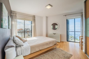 Modern Apartment next to Forum Shopping, near the sea, free parking and wifi